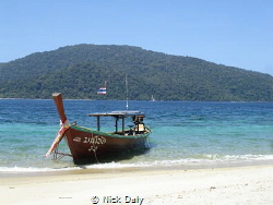 Our dive boat in Ko Lipe, Thailanda by Nick Daly 